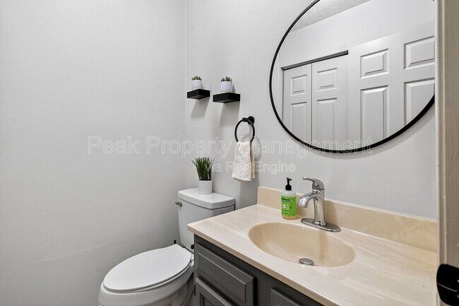 Foto del edificio - 4917 Hillery Ct