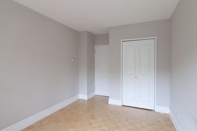 Building Photo - 4555 Av. Bonavista