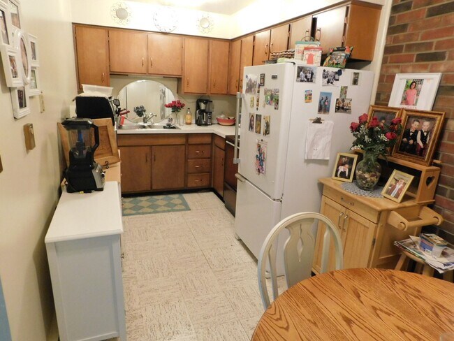 Foto del edificio - AVAILABLE NOW! Exceptional centrally located One bedroom Millcreek Apartment near LECOM One bedro...