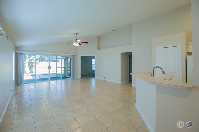 Building Photo - 6229 Crickethollow Dr