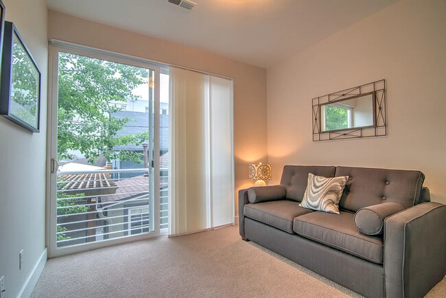 Foto del edificio - 2945 Umatilla St