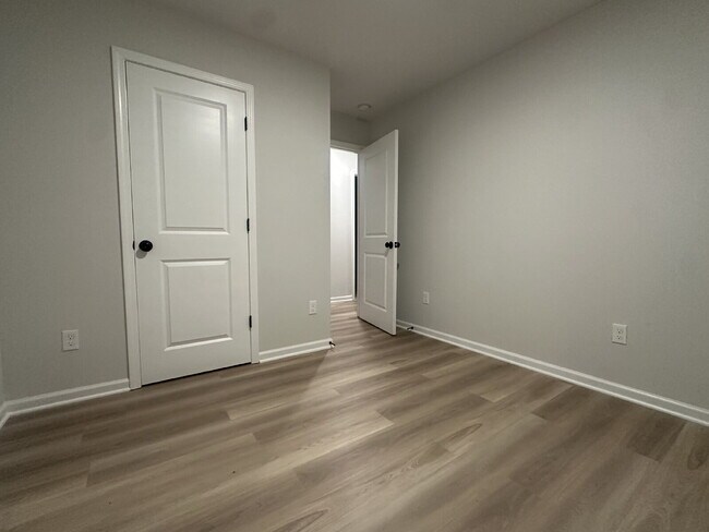 Foto del edificio - "Charming 4-Bedroom Retreat with 2 Baths on Suncrest Drive – Spacious 1,220 Sq. Ft. Gem in Memphis!"