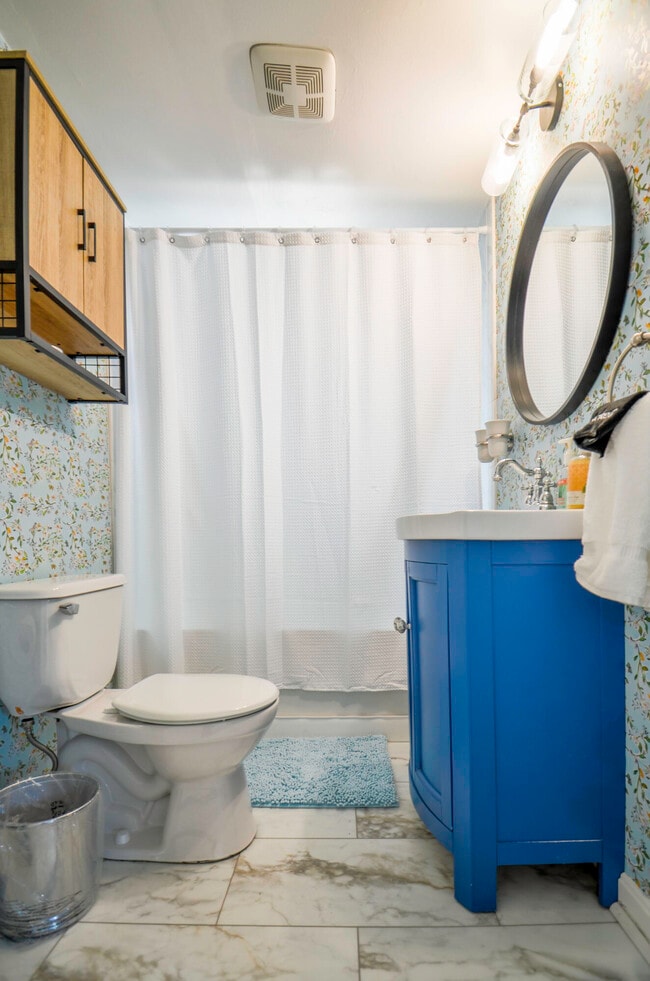 Foto del edificio - 385 Sherman Ave