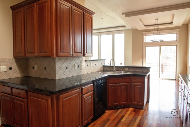 Building Photo - 20375 NE Lakeside Dr