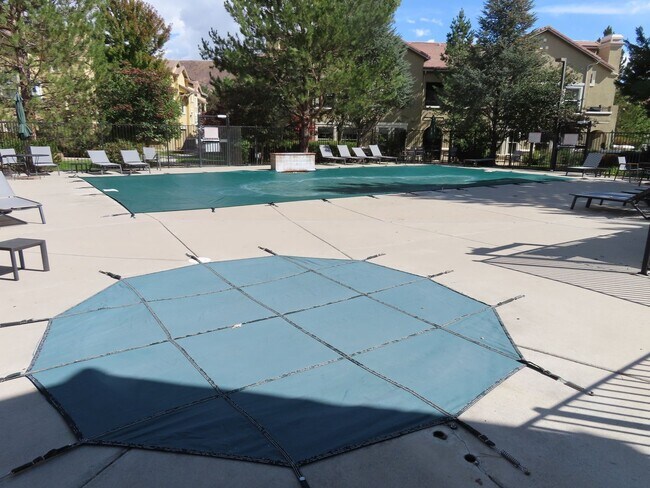 Foto del edificio - 9050 Double R Blvd