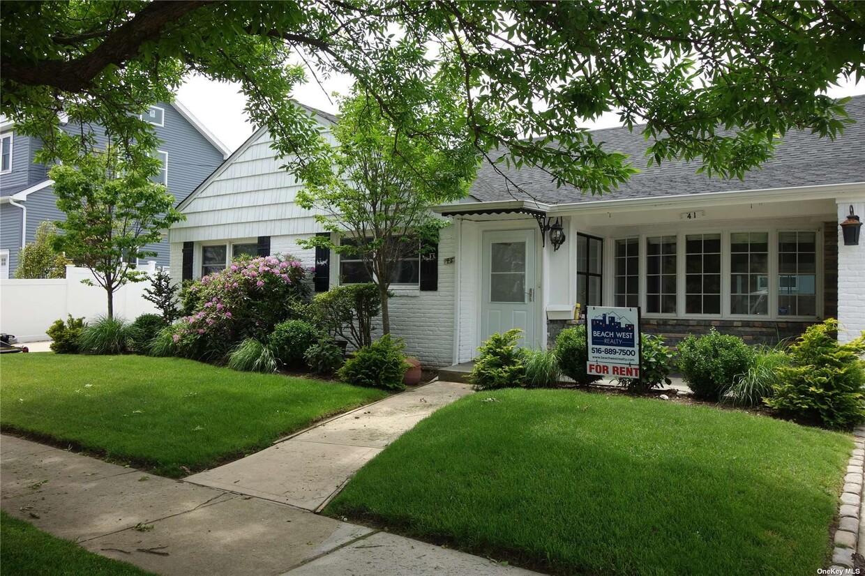 Primary Photo - 41 Cayuga Ave