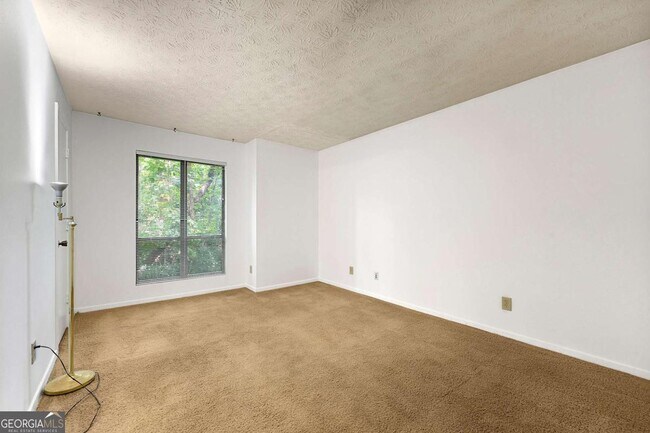 Foto del edificio - 1306 McClelen Way