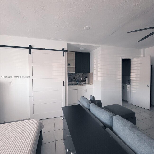 Foto del edificio - 3405 W Lake Pl