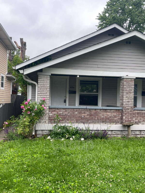 Building Photo - 890 N Gladstone Ave