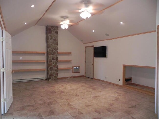 Building Photo - 803 E Water St