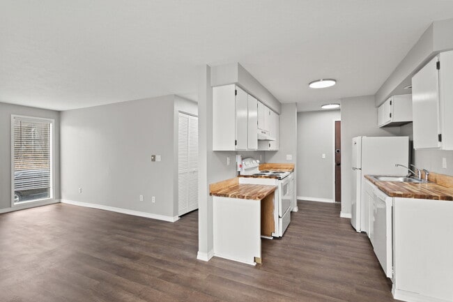 kitchen reno unit - Cascade Pines