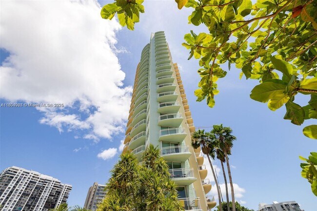 Building Photo - 2475 Brickell Ave
