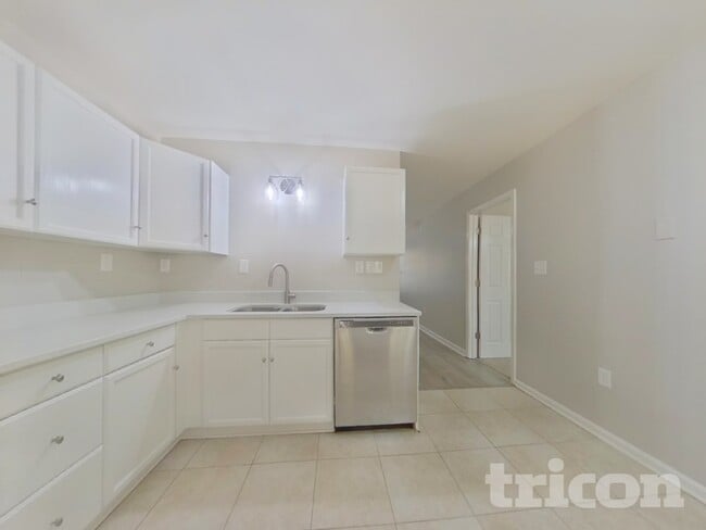 Foto del edificio - 6215 Rockwell Blvd W