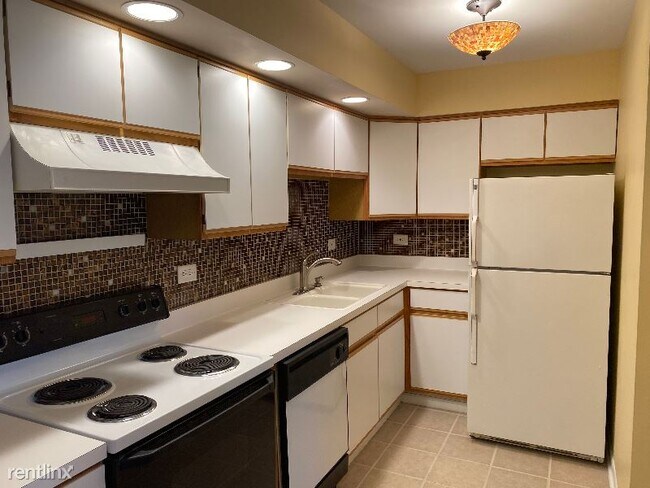 Foto del edificio - 1 br, 1 bath Condo - 2214 S Goebbert Rd
