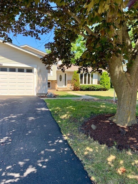 Building Photo - 17588 W Summit Dr