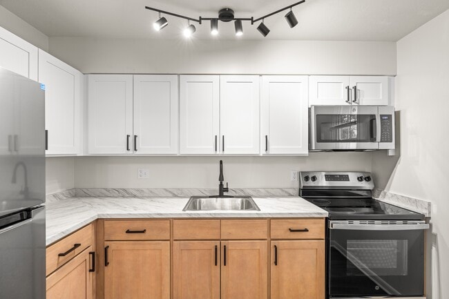 Building Photo - Ridgecrest