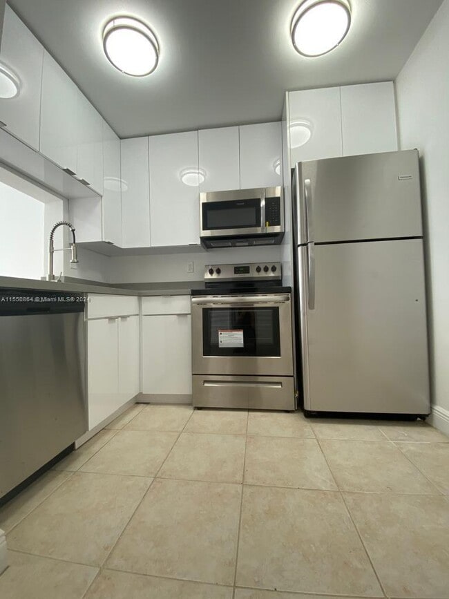 Foto del edificio - 488 NW 165th St