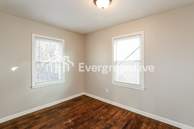 Foto del edificio - 7409 Walrond Ave