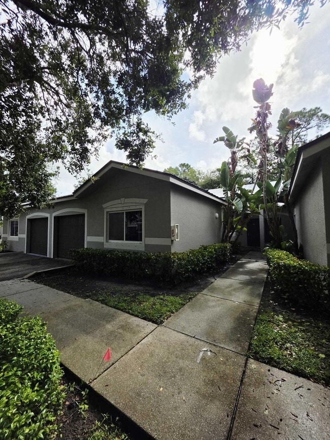 Building Photo - 260 Crestwood Cir