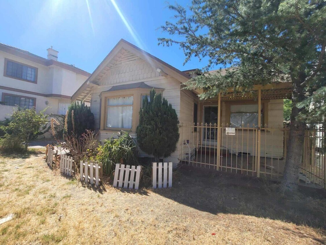 Foto del edificio - Charming Glendale Craftsman | 5 Bed, 1.5 B...