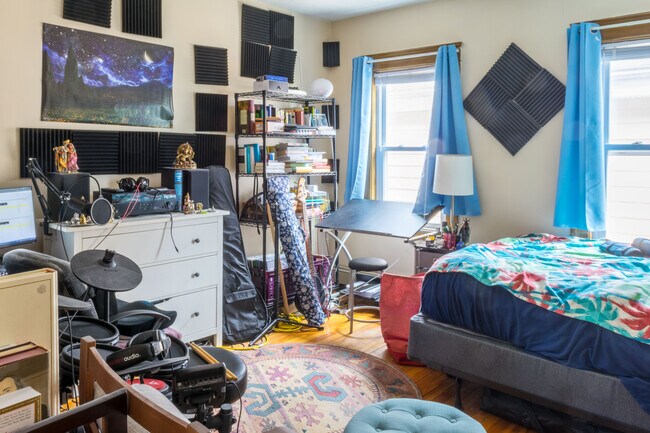 Building Photo - 72 Porter St