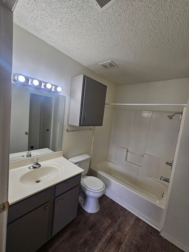 Foto del edificio - 1 Bedroom at Willow Trace