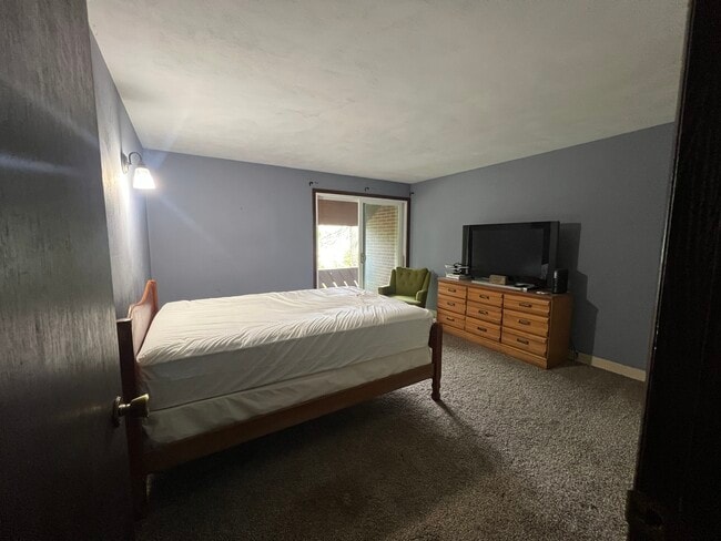 Building Photo - 30 Laurelbrook Ct
