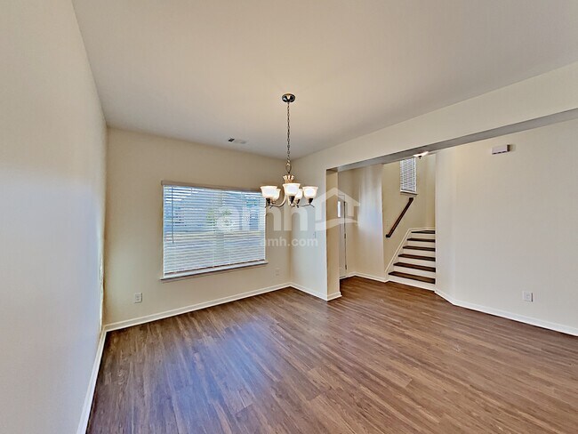 Foto del edificio - 561 Camp dr