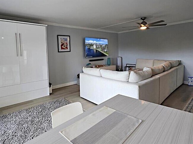 Foto del edificio - 900 River Reach Dr