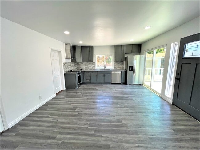 Building Photo - 8650 Orion Ave
