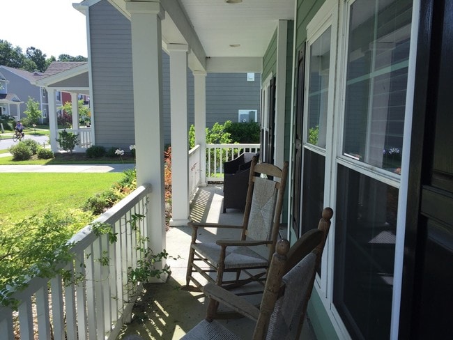 Building Photo - 1625 Sparkleberry Ln