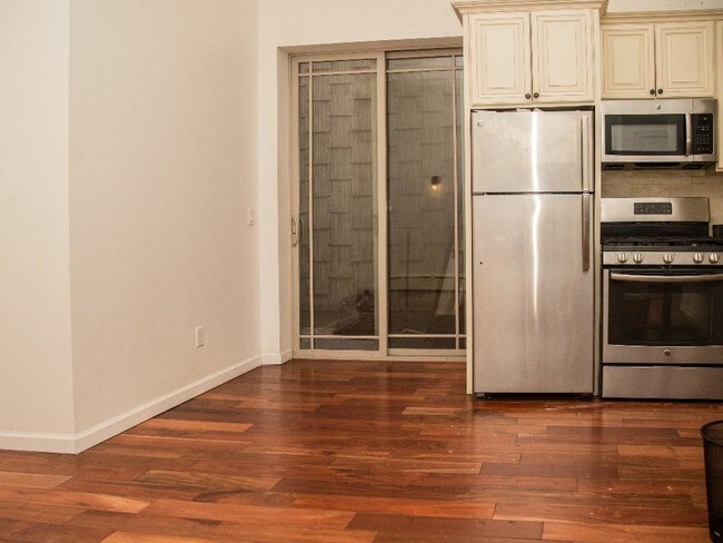 Foto del edificio - 487 Seneca Ave