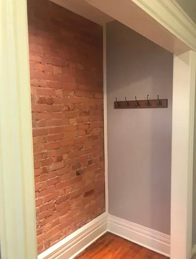 Building Photo - 272 Hendrie St