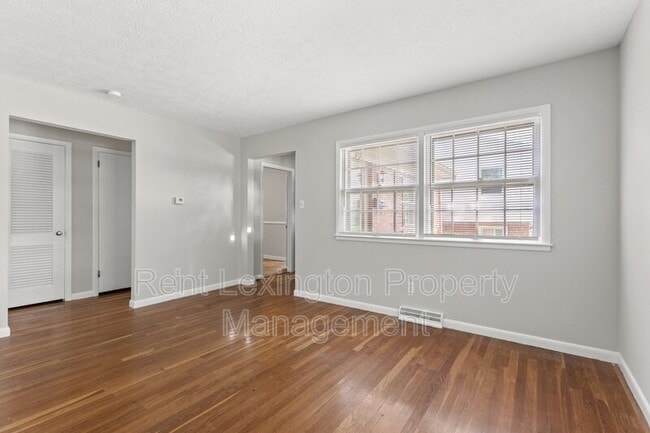 Foto del edificio - 2125 Talisman Rd