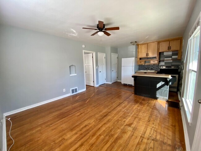 Building Photo - 6109 Franklin Ave