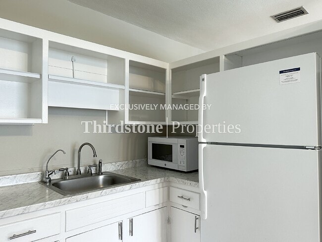 Building Photo - 7023 King Arthur Rd N, Jacksonville, FL 32211