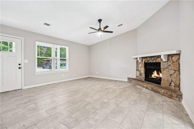 Building Photo - 903 Sheppard Rd