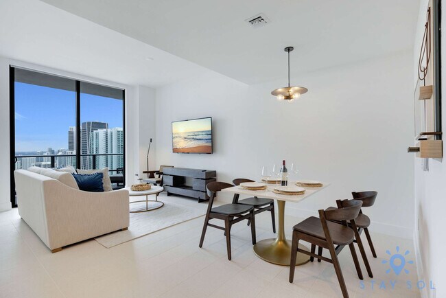 Foto del edificio - 601 NE 1st Ave