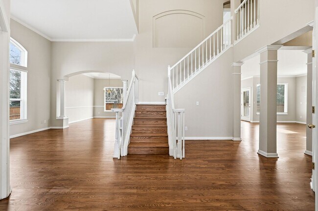 Building Photo - Incredible 4 Bed 4 Bath in Stonegate!