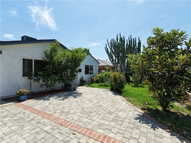 Building Photo - 6928 Lubao Ave