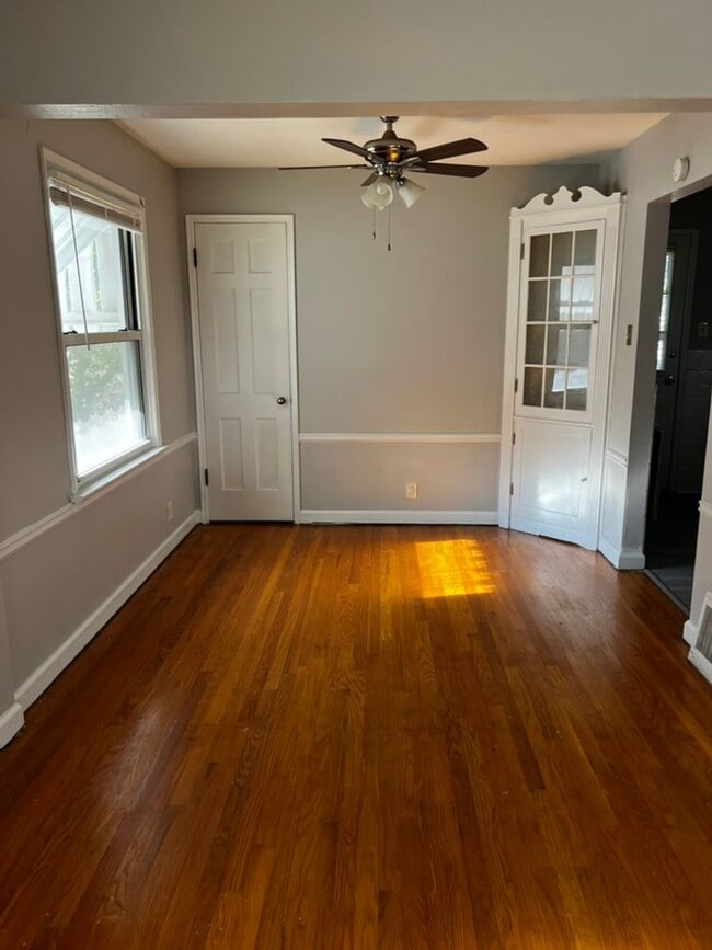 Foto del edificio - 2 Bed, One Bath Home with Garage and Finished Basement for Rent