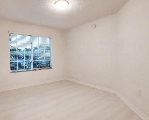 Foto del edificio - 2457 Centergate Dr