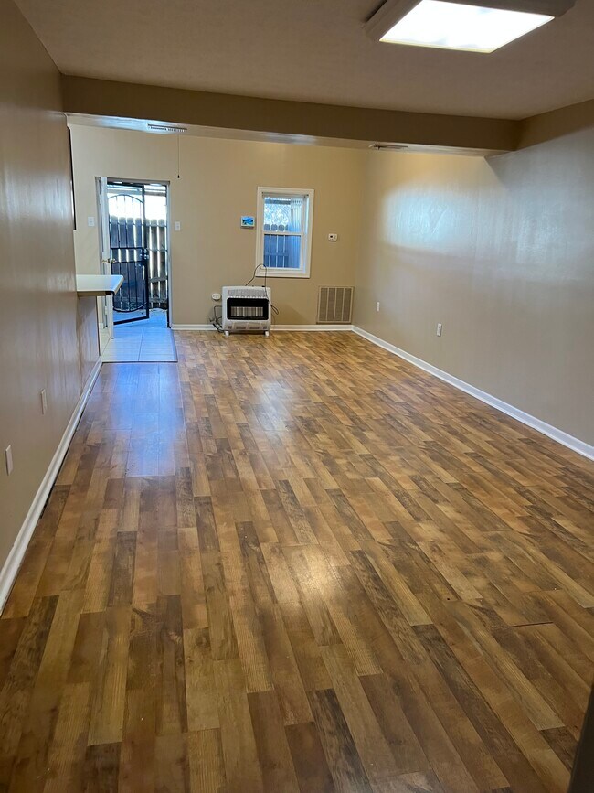 605 W Beech St Unit 104, La Follette, TN 37766 Apartments in La