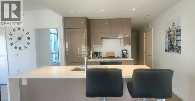 Building Photo - 5289 Cambie St.