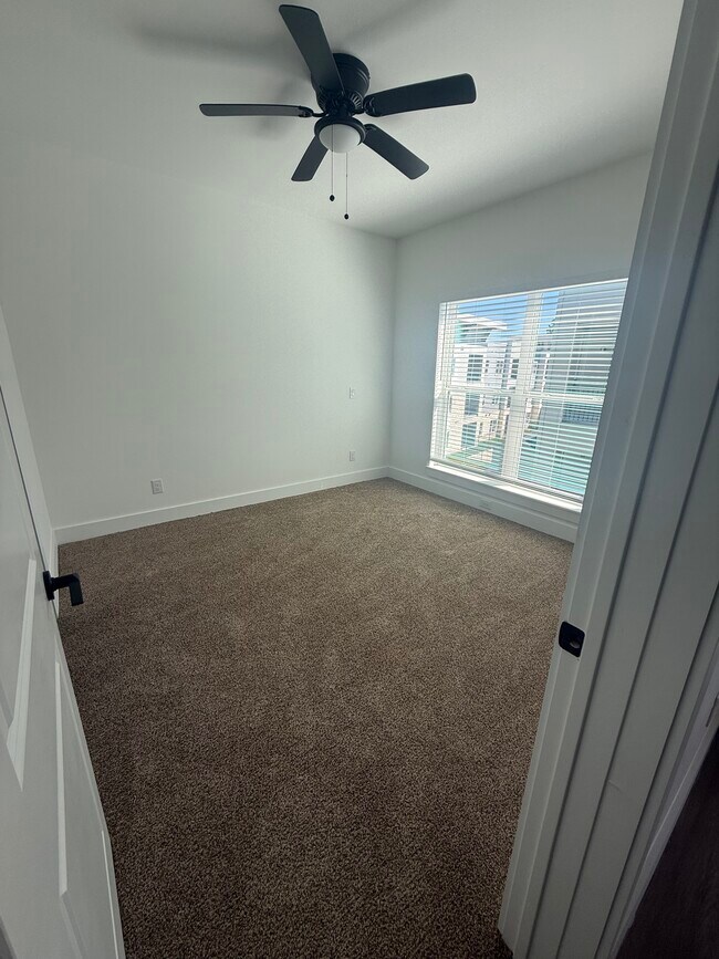 Foto del edificio - Pin Oaks Apartments