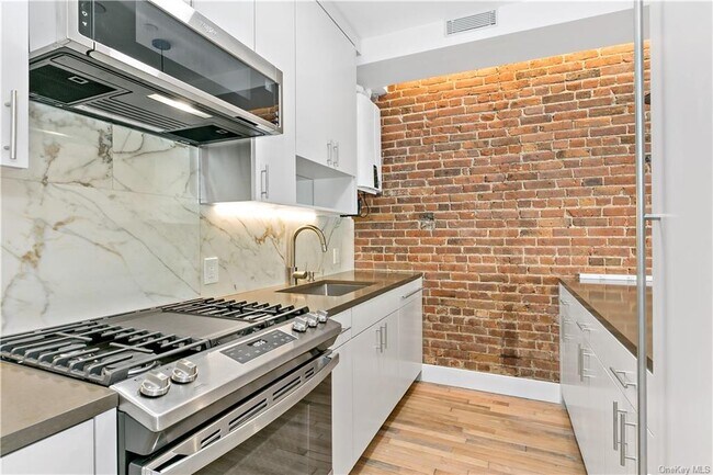 Foto del edificio - 115 N Division St