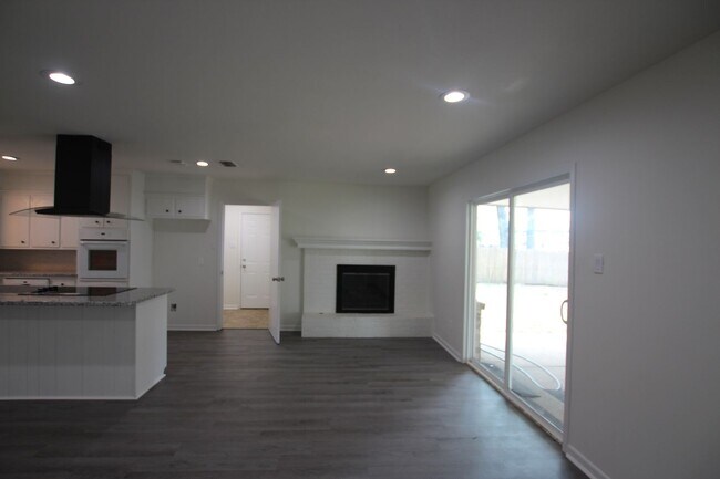 Building Photo - COMING SOON! 3 Bed 2 Bath Home in South Tyler! Tour Today!