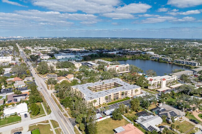 11485 Oakhurst Rd Largo, FL - Waters Edge