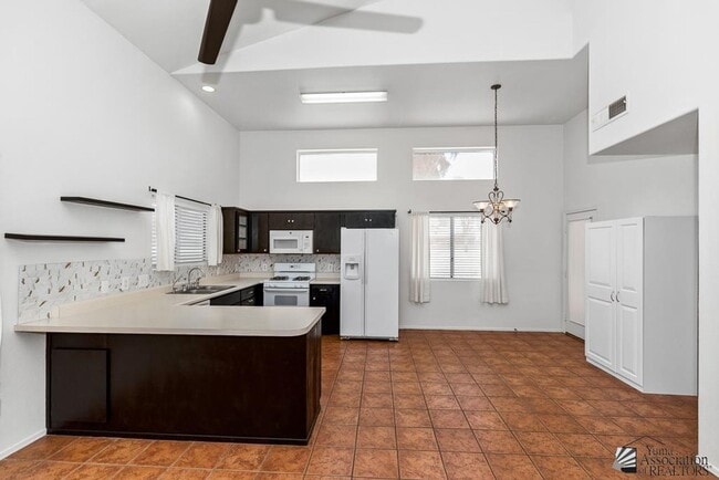 Building Photo - Golf Course Townhome Available for Rent w/ Solar included!