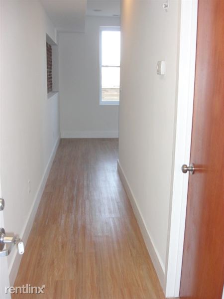 Building Photo - 2713 W Girard Ave